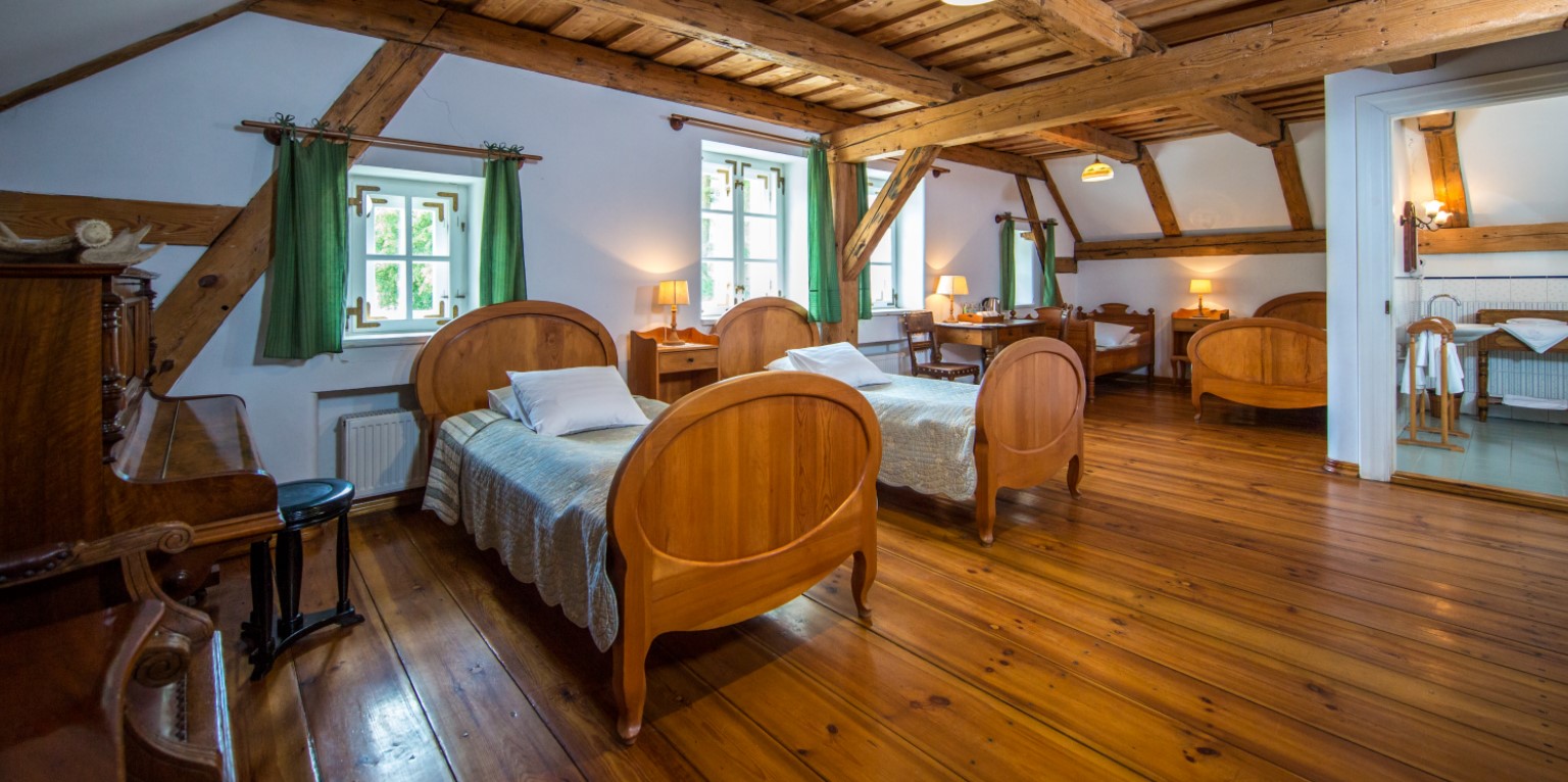 Palacio señorial hotel restaurante alojamiento apartamentos habitaciones en Polonia Mazury